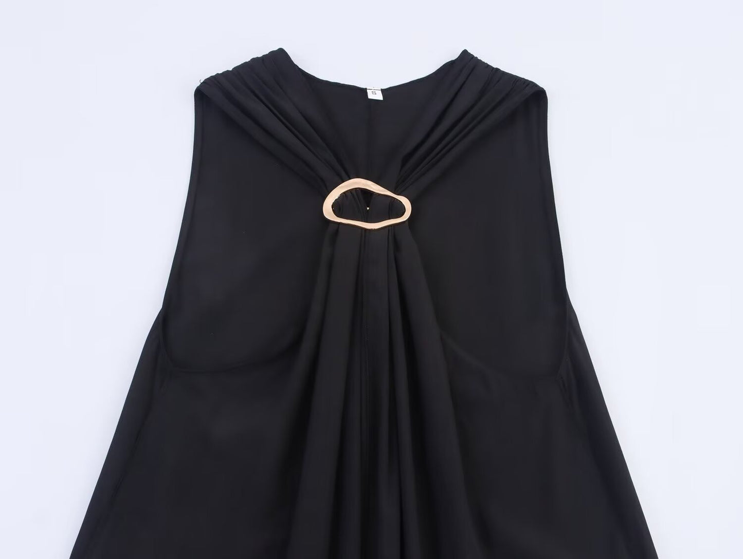 Brooch Sleeveless Twisted Solid Color T-Shirt Top